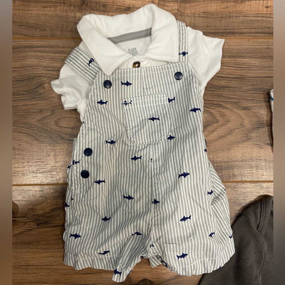 Size Newborn Lot (13pieces) Carter/mixed brands. Great Condition!